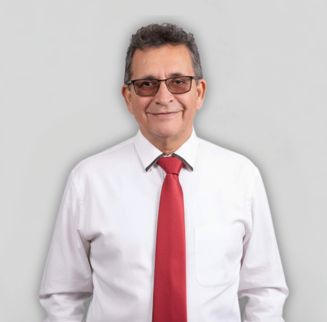 Dr. Augusto Oswaldo Benavides Medina - Decana de la Fac. de Ciencias Económicas